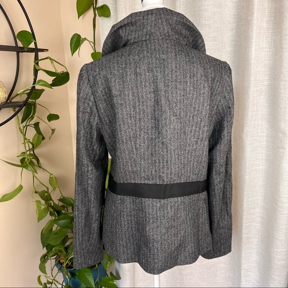 Tahari Women's Gray Black Tweed Ruffle Neck Blazer Jacket DETAILS size 8 /10 - Picture 6 of 15